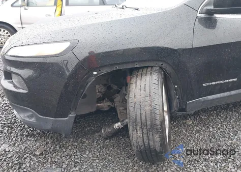 2017 Jeep Cherokee Latitude 4X4 z USA, uszkodzony, nr VIN 1C4PJMCS2HW599671